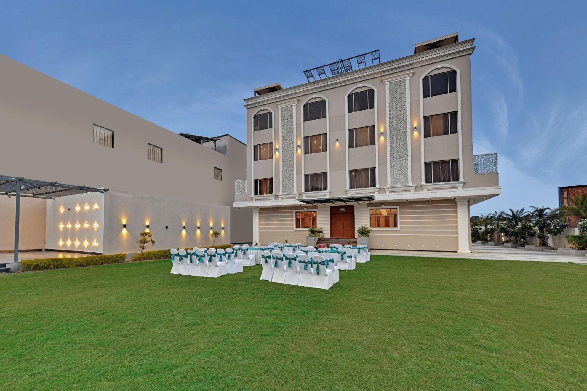 Click Collection Grand Gateway Varanasi Luaran gambar