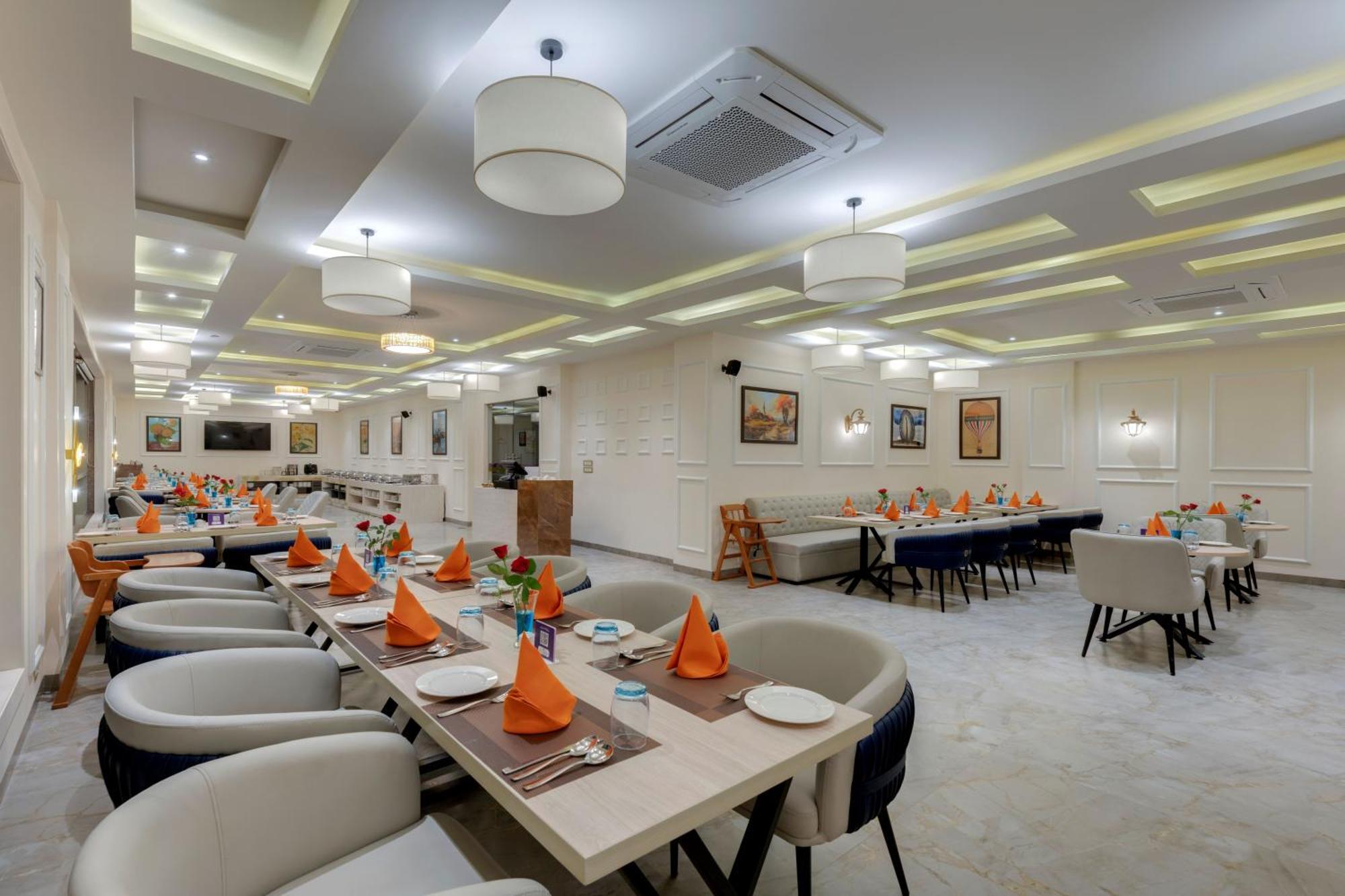 Click Collection Grand Gateway Varanasi Luaran gambar