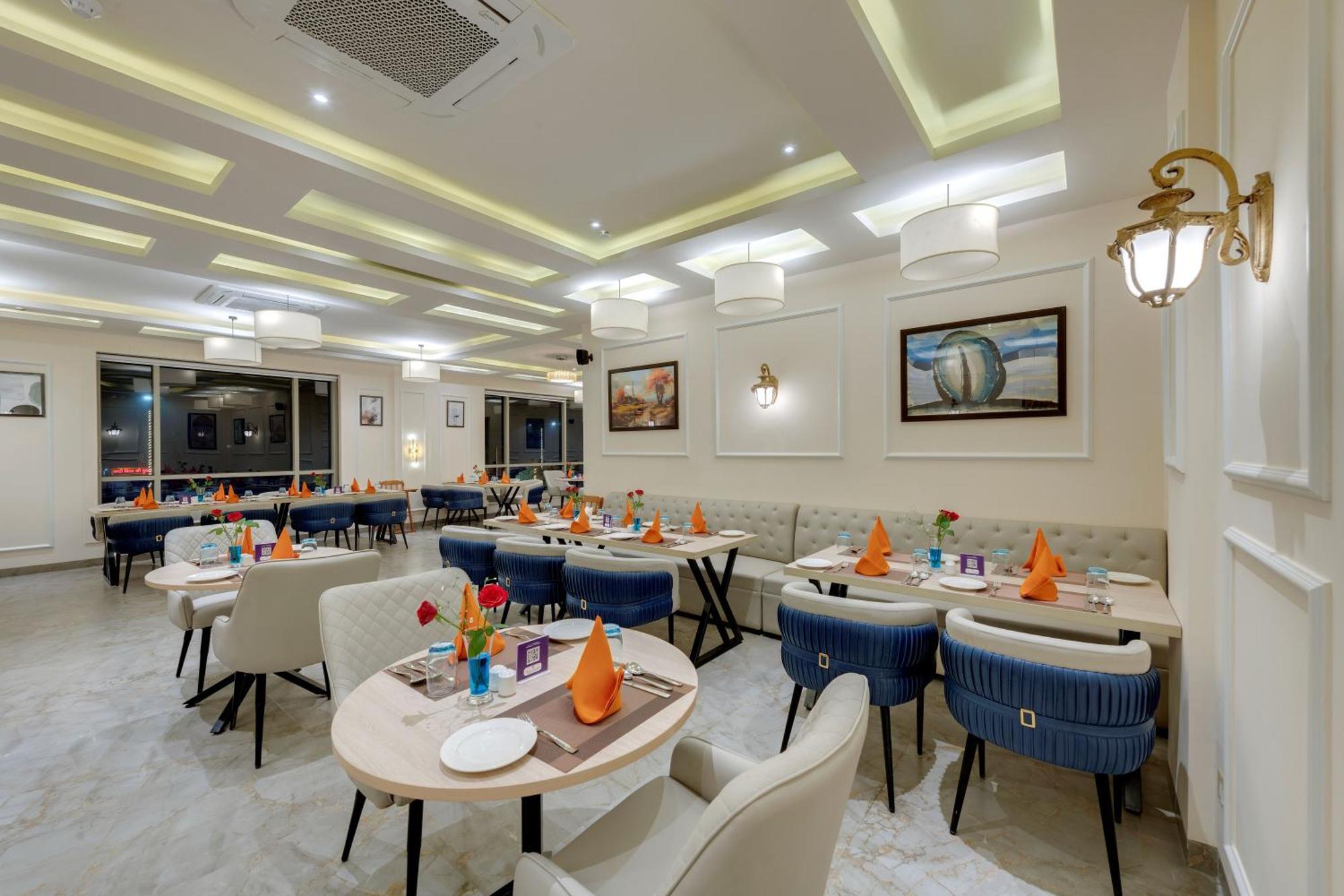 Click Collection Grand Gateway Varanasi Luaran gambar