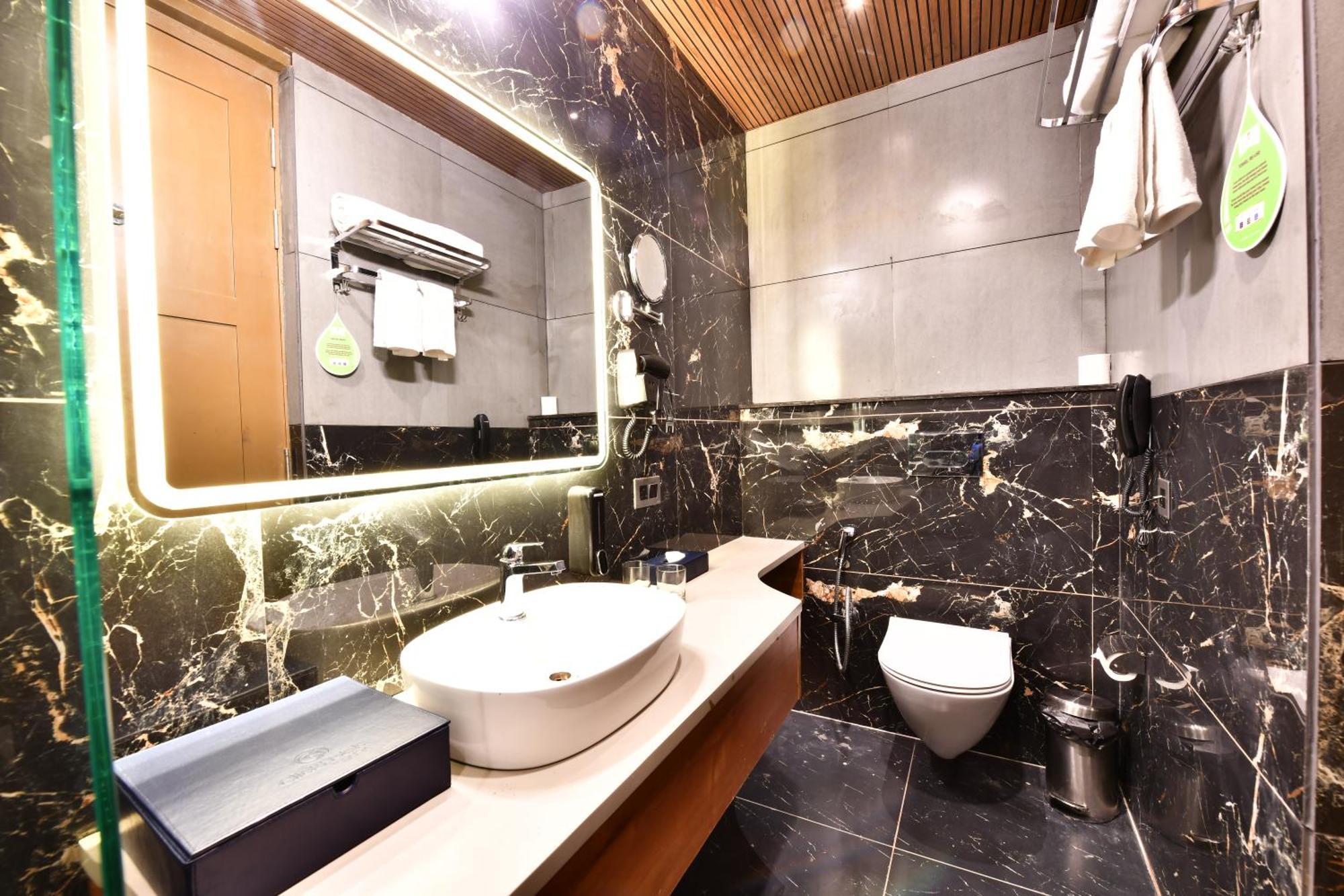 Click Collection Grand Gateway Varanasi Luaran gambar