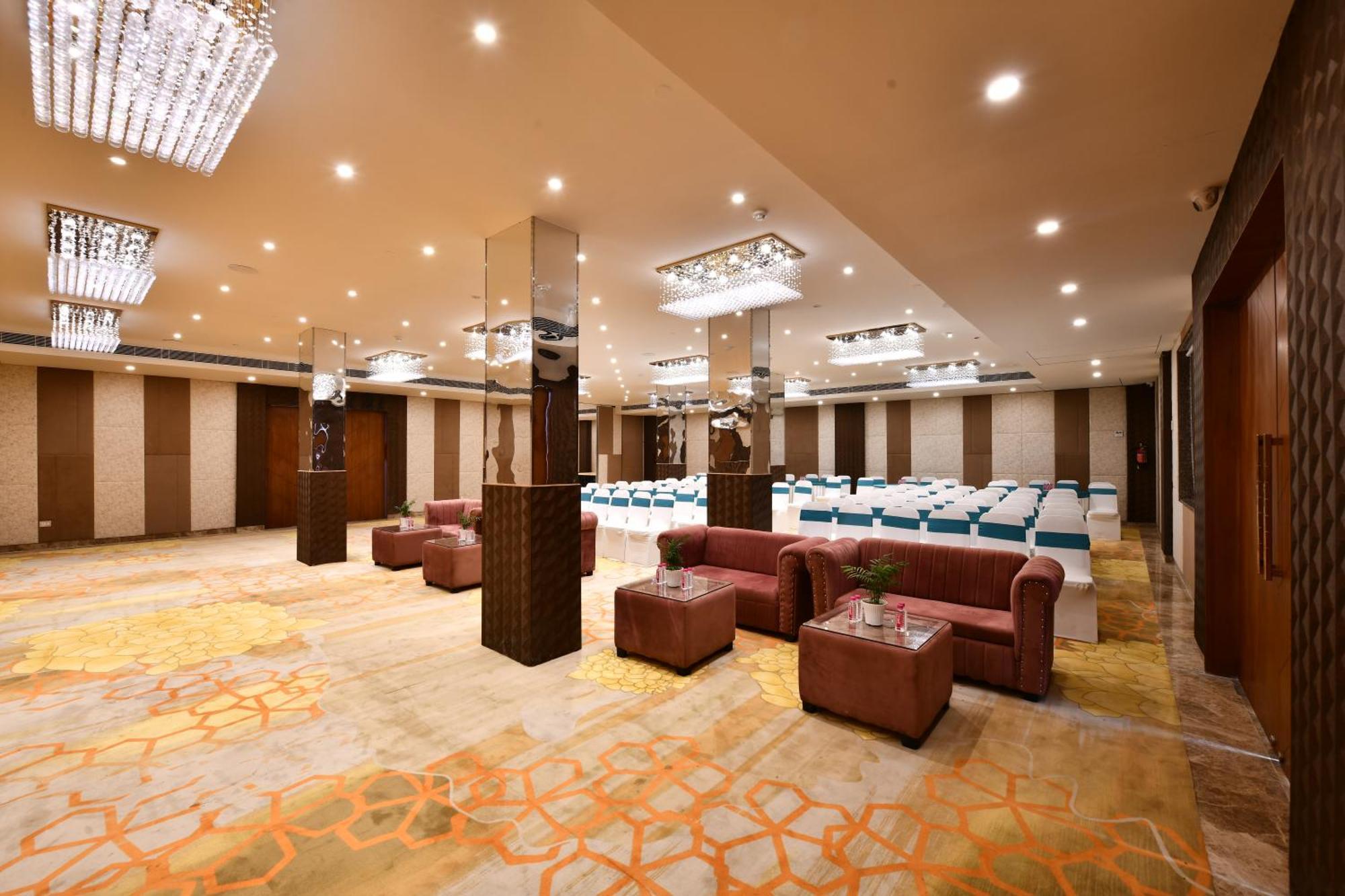 Click Collection Grand Gateway Varanasi Luaran gambar