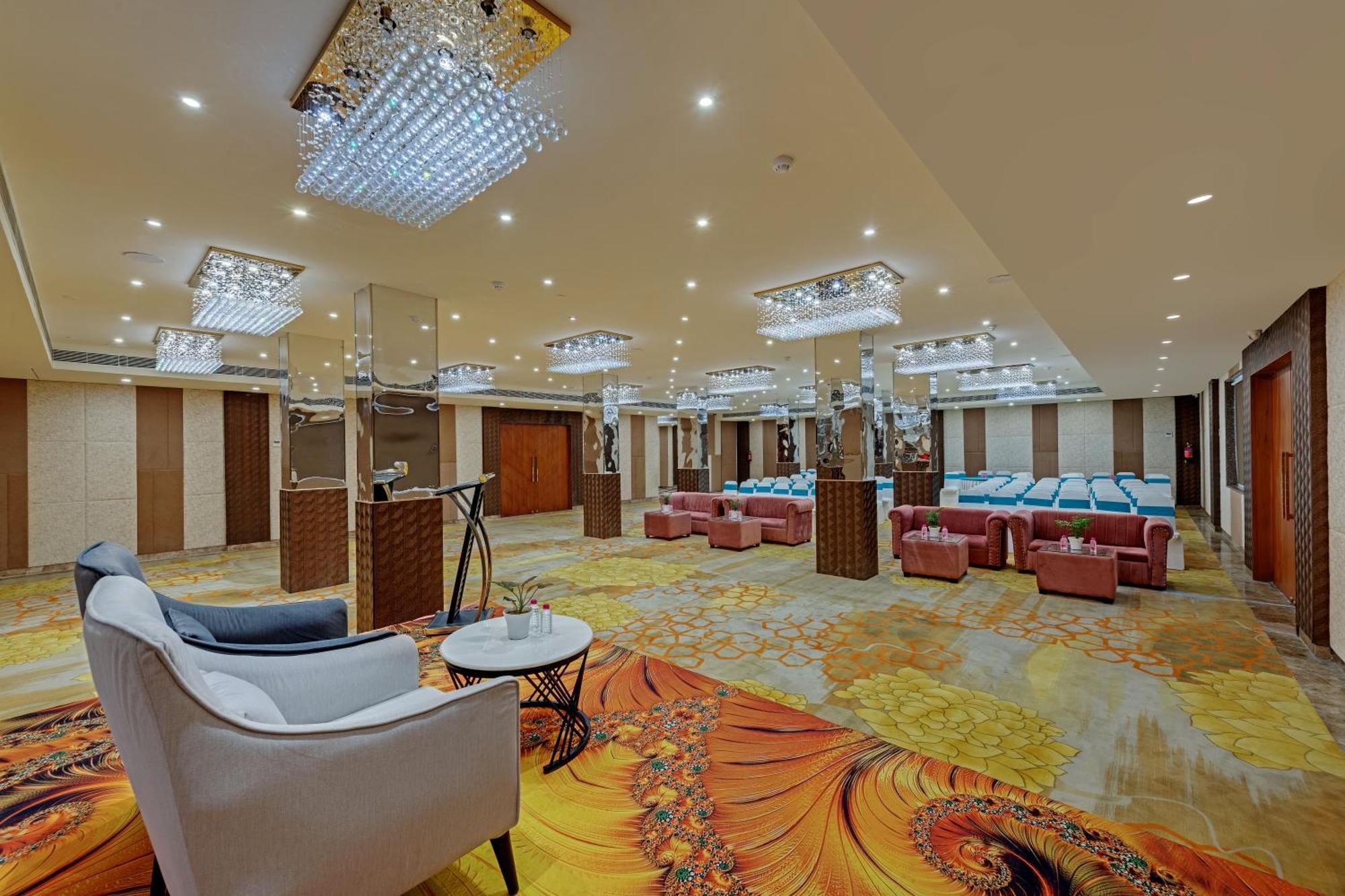 Click Collection Grand Gateway Varanasi Luaran gambar