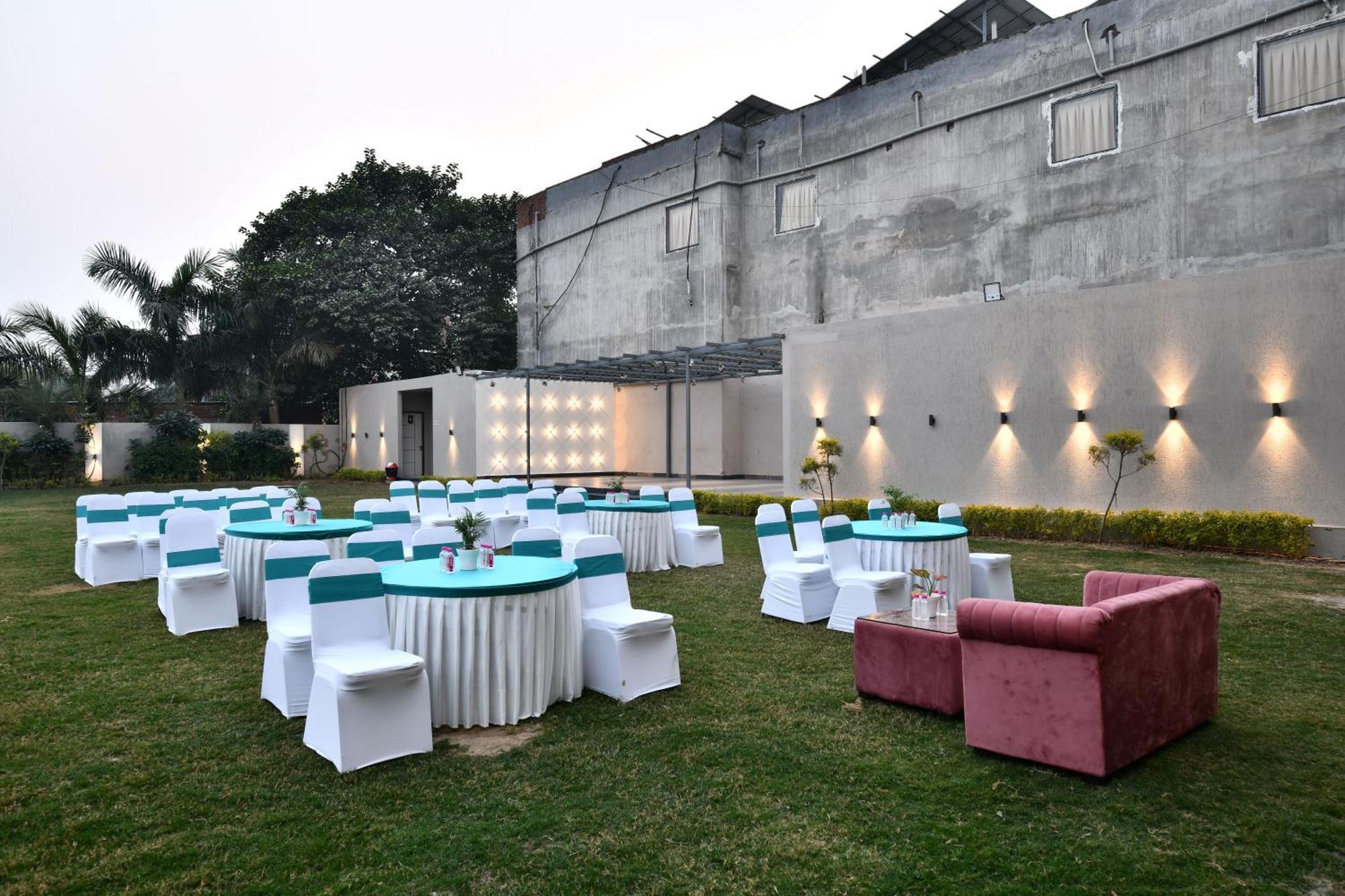 Click Collection Grand Gateway Varanasi Luaran gambar