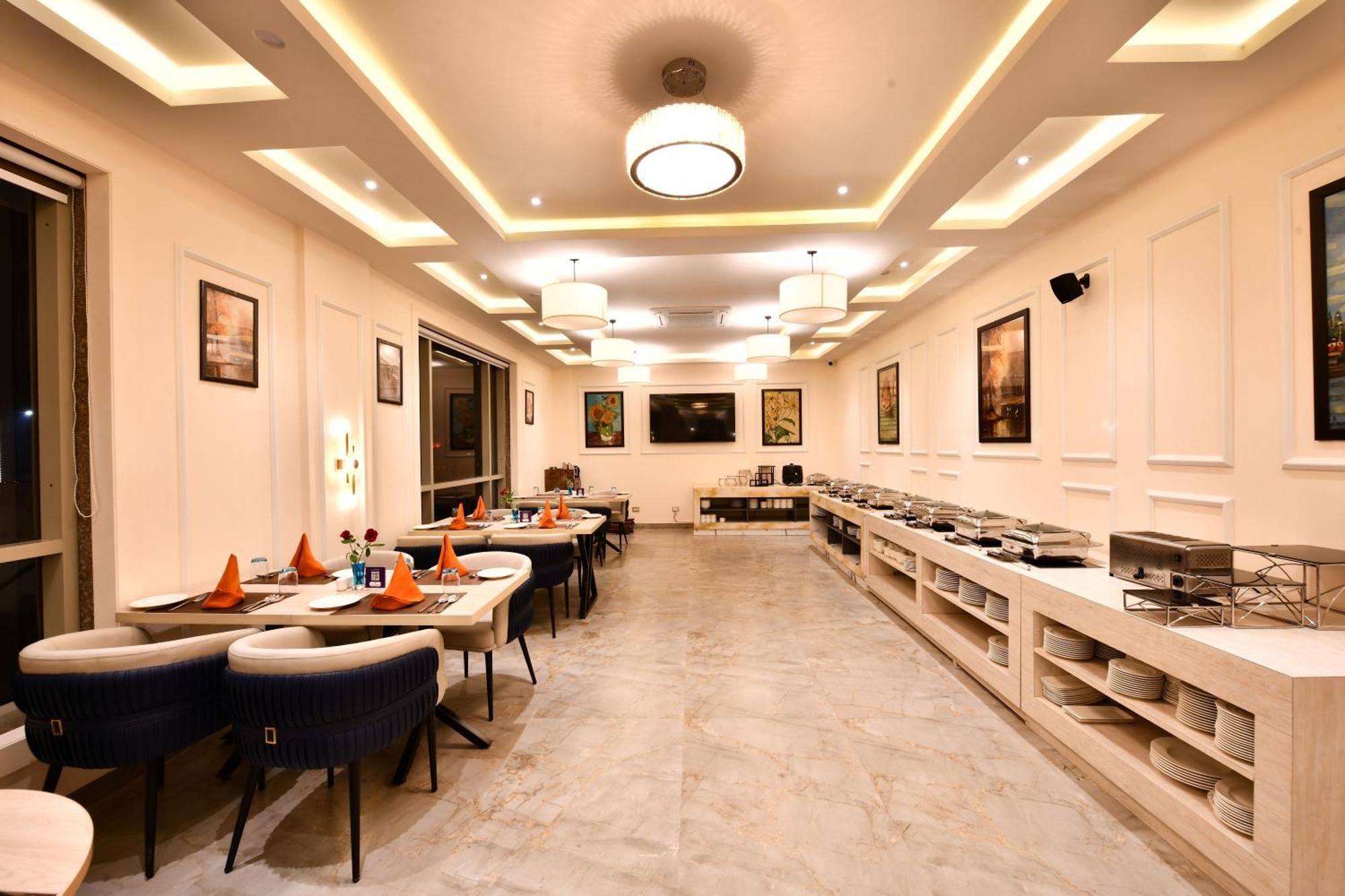 Click Collection Grand Gateway Varanasi Luaran gambar